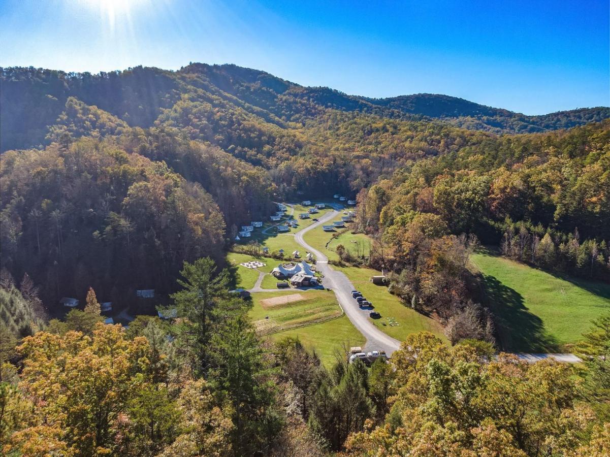 Under Canvas Great Smoky Mountains Hotel Pigeon Forge Exterior photo